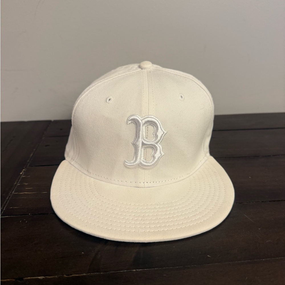New Era Boston Red Sox White Fitted Hat 7 1/4 MLB 59FIFTY